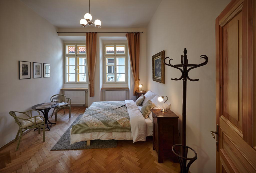 Queen Bee Apartments Prága Kültér fotó