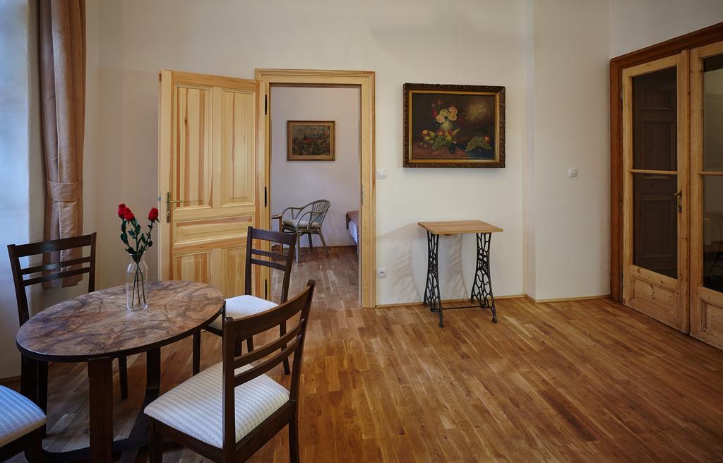 Queen Bee Apartments Prága Kültér fotó