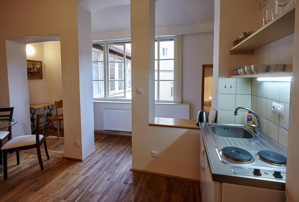 Queen Bee Apartments Prága Szoba fotó